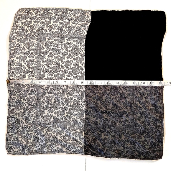 Vintage Square scarf - Picture 3 of 5